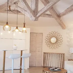 https://studio-villa-chteau-currault.fr-provencehotel.com